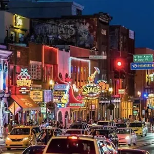 https://captains-quarters-riverfront-1.nashville-hotels.org
