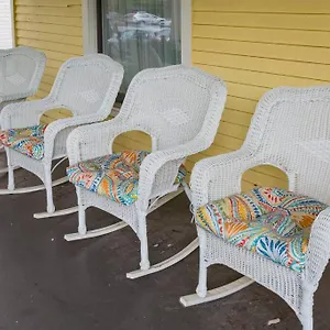 https://captains-quarters-east-nashville-tn-five-point.nashville-hotels.org